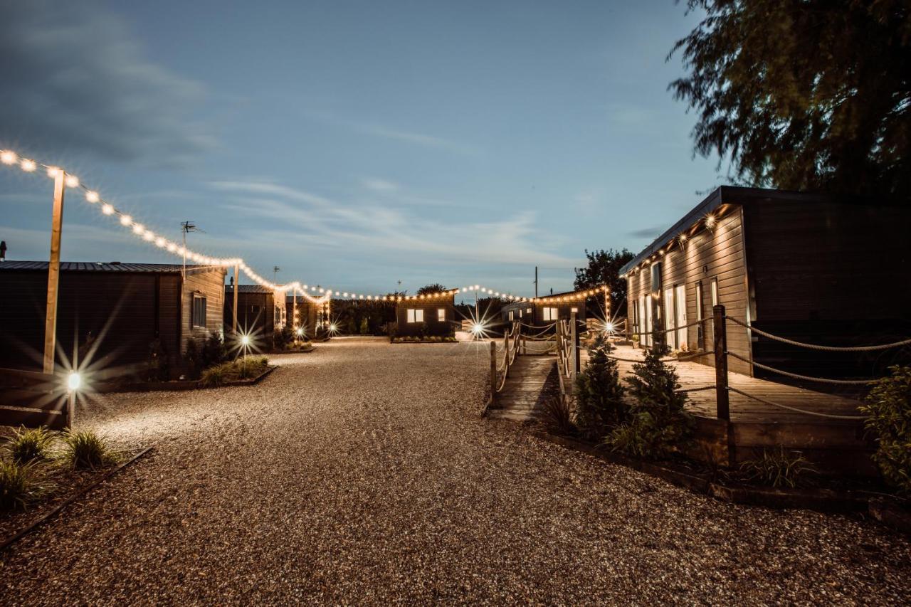 Black Bull Retreat, Barmston With Private Hot Tubs Driffield 外观 照片