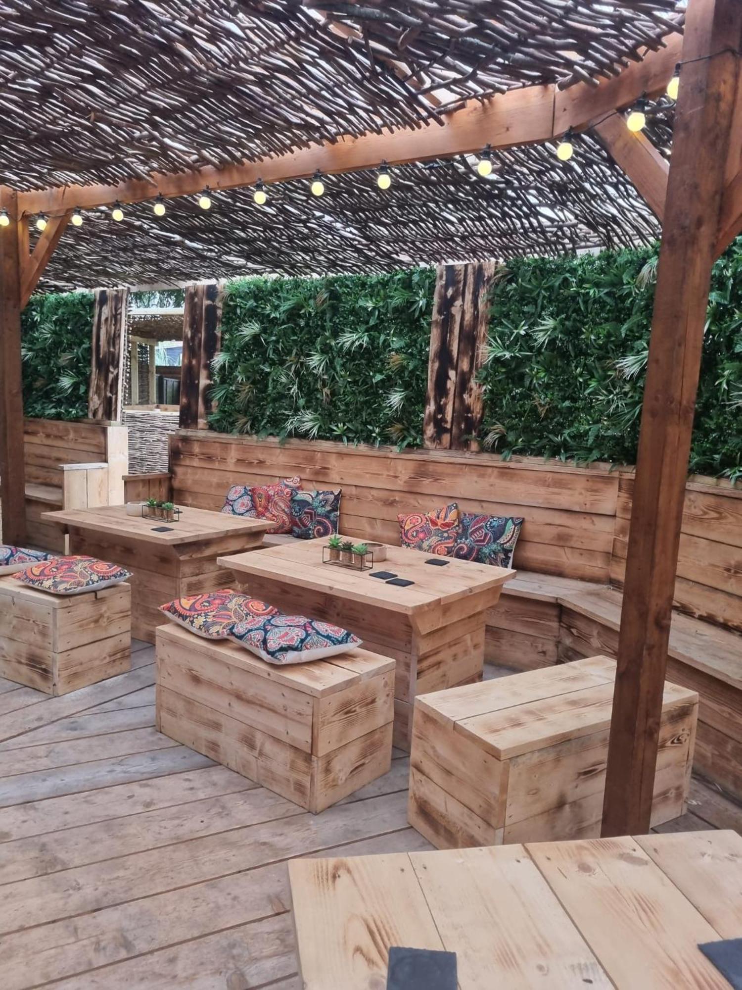 Black Bull Retreat, Barmston With Private Hot Tubs Driffield 外观 照片