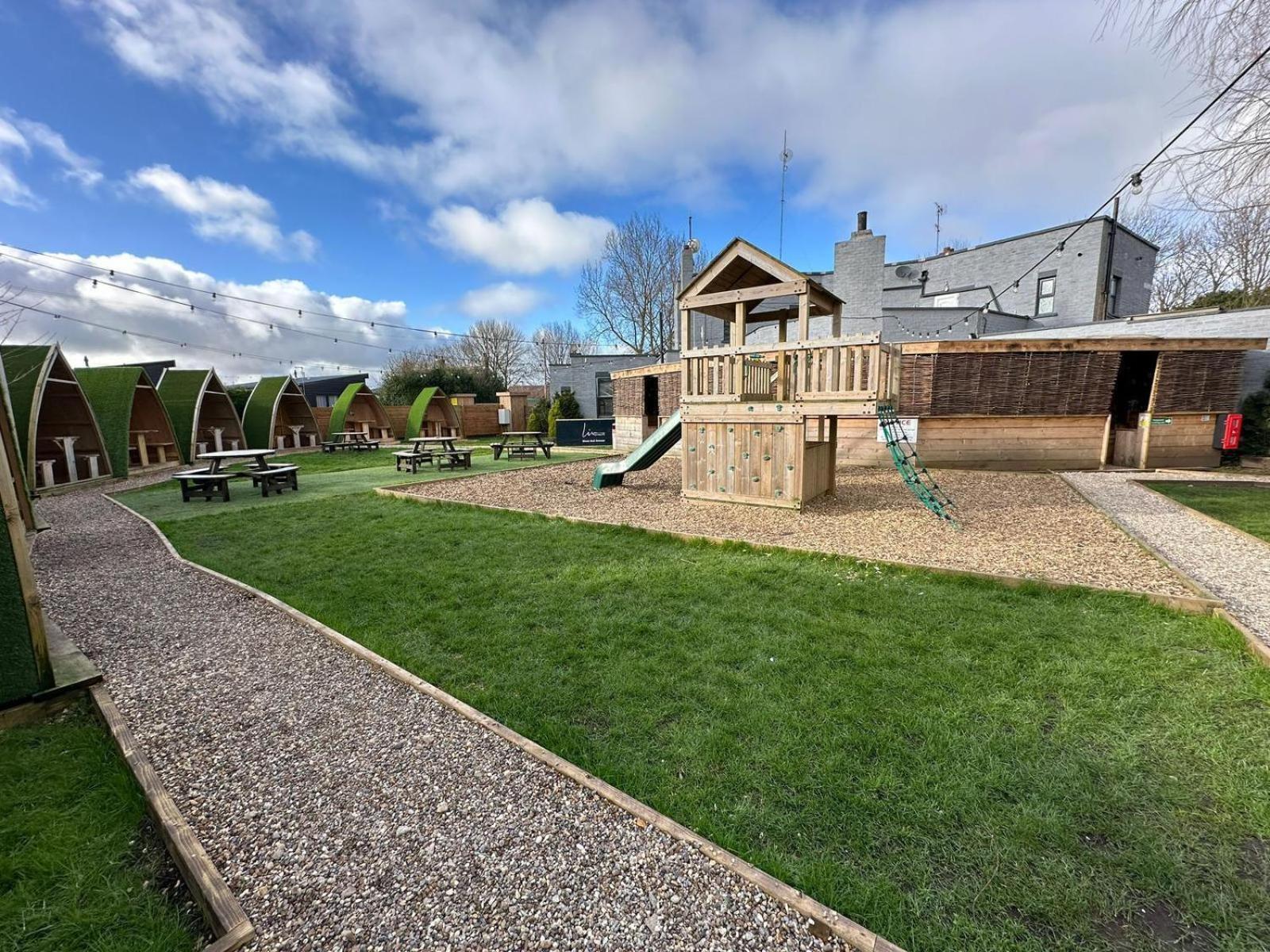 Black Bull Retreat, Barmston With Private Hot Tubs Driffield 外观 照片